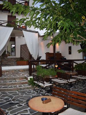 piano bar hayiati alonissos